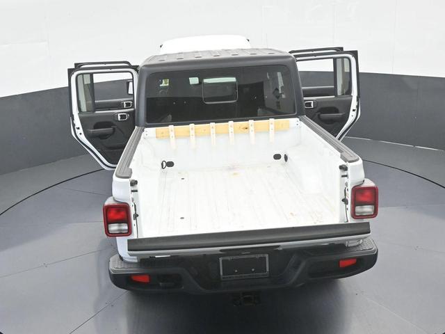 Photo of 2021 Bright White Clearcoat Jeep Gladiator