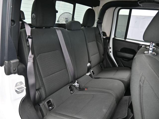 Photo of 2021 Bright White Clearcoat Jeep Gladiator
