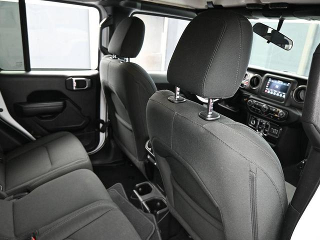 Photo of 2021 Bright White Clearcoat Jeep Gladiator