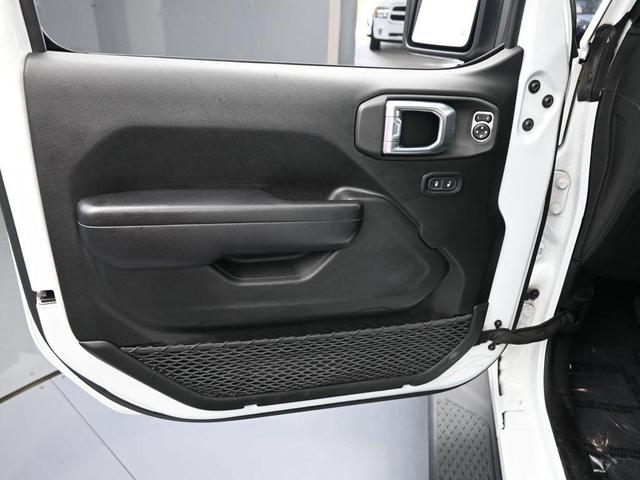 Photo of 2021 Bright White Clearcoat Jeep Gladiator