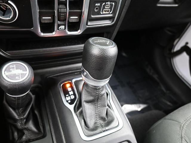 Photo of 2021 Bright White Clearcoat Jeep Gladiator