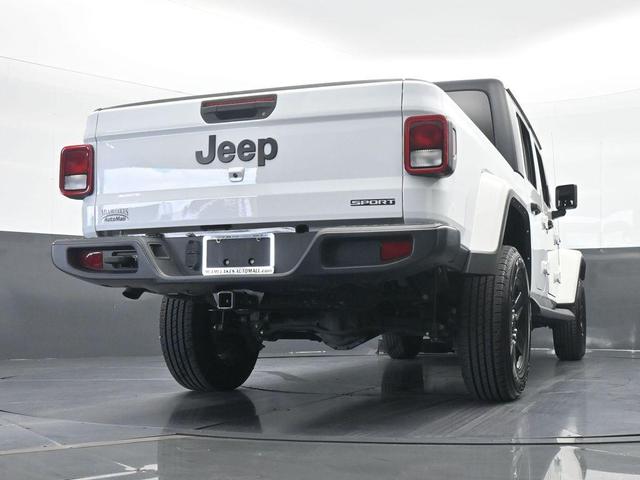 Photo of 2021 Bright White Clearcoat Jeep Gladiator