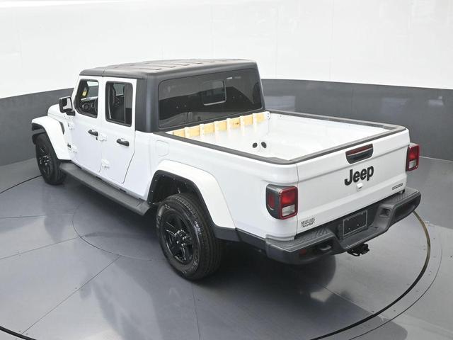 Photo of 2021 Bright White Clearcoat Jeep Gladiator