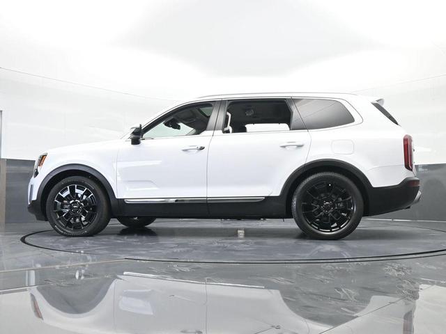 Photo of 2022 Glacial White Pearl Kia Telluride