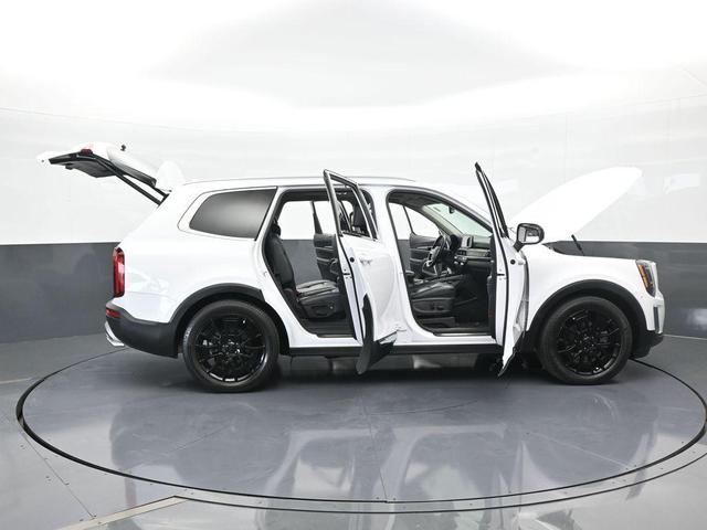 Photo of 2022 Glacial White Pearl Kia Telluride