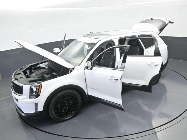Photo of 2022 Glacial White Pearl Kia Telluride