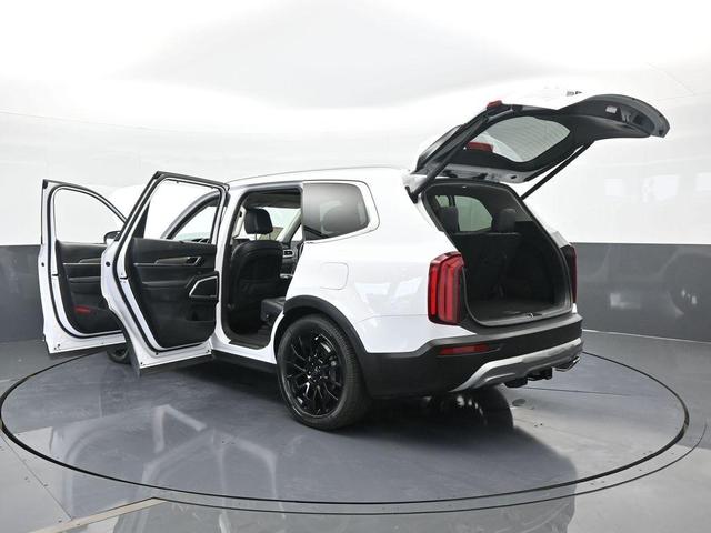 Photo of 2022 Glacial White Pearl Kia Telluride