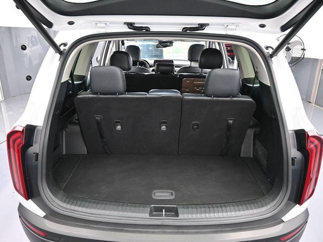 Photo of 2022 Glacial White Pearl Kia Telluride
