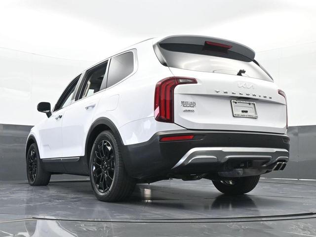 Photo of 2022 Glacial White Pearl Kia Telluride