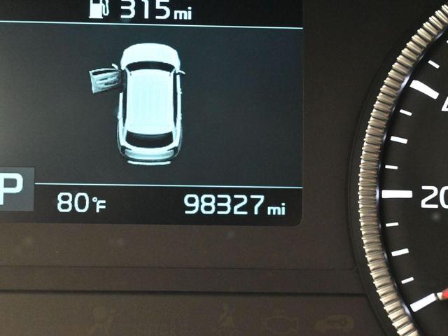 Photo of 2022 Glacial White Pearl Kia Telluride