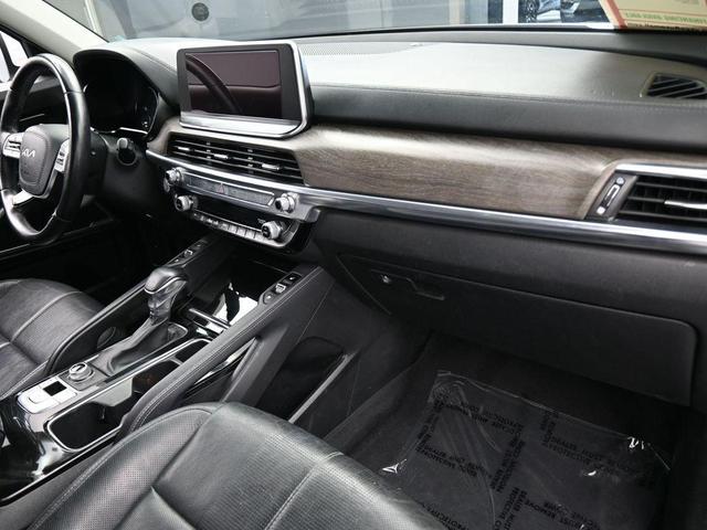 Photo of 2022 Glacial White Pearl Kia Telluride