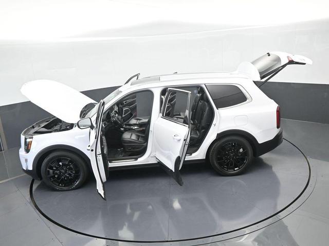 Photo of 2022 Glacial White Pearl Kia Telluride