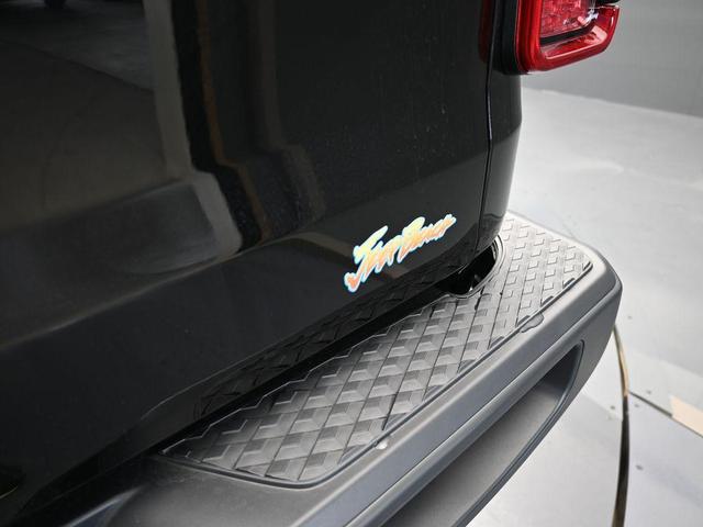 Photo of 2024 Black Clearcoat Jeep Gladiator
