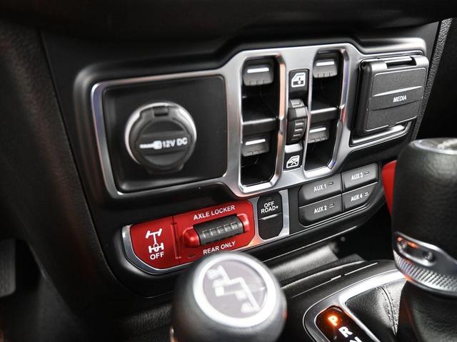 Photo of 2024 Black Clearcoat Jeep Gladiator