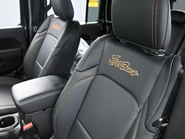 Photo of 2024 Black Clearcoat Jeep Gladiator
