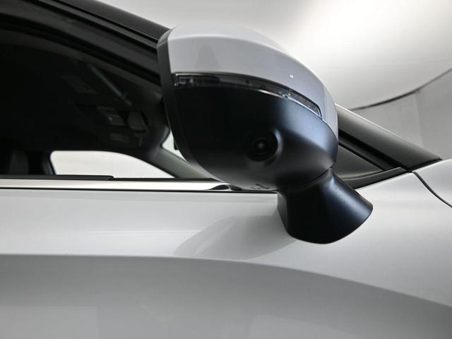 Photo of 2023 White Diamond Mitsubishi Outlander