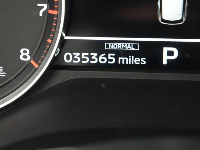 Photo of 2023 White Diamond Mitsubishi Outlander
