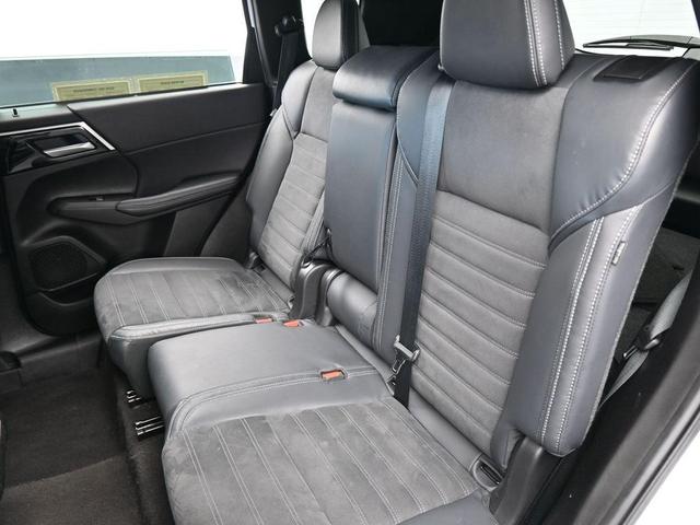 Photo of 2023 White Diamond Mitsubishi Outlander