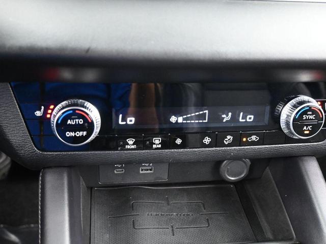 Photo of 2023 White Diamond Mitsubishi Outlander
