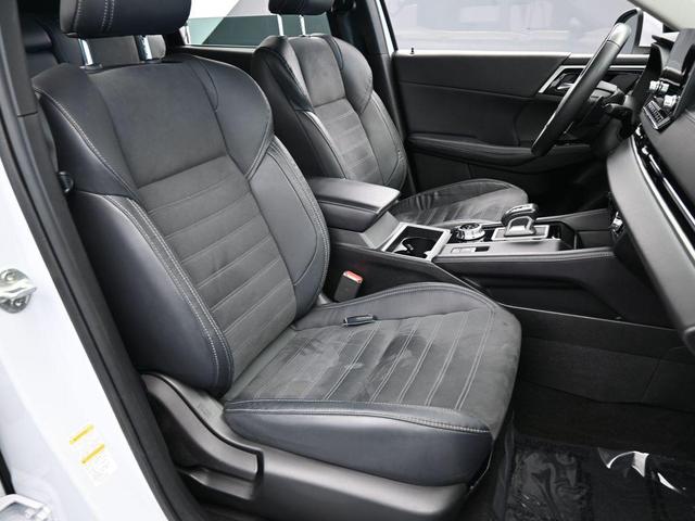Photo of 2023 White Diamond Mitsubishi Outlander