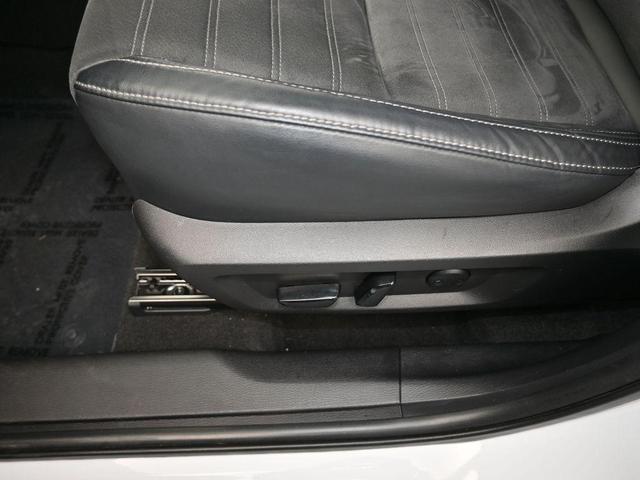 Photo of 2023 White Diamond Mitsubishi Outlander