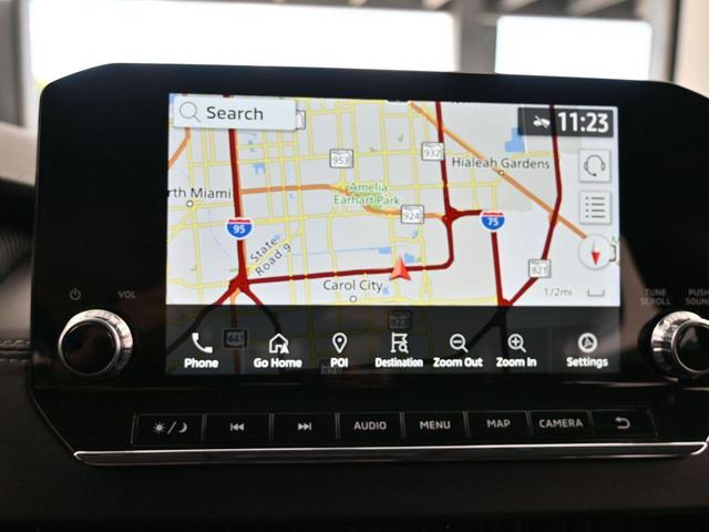 Photo of 2023 White Diamond Mitsubishi Outlander