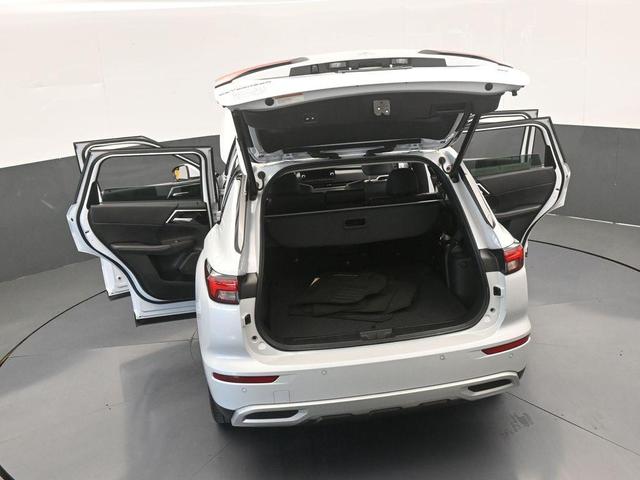Photo of 2023 White Diamond Mitsubishi Outlander