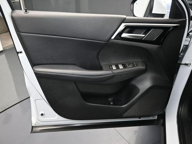 Photo of 2023 White Diamond Mitsubishi Outlander