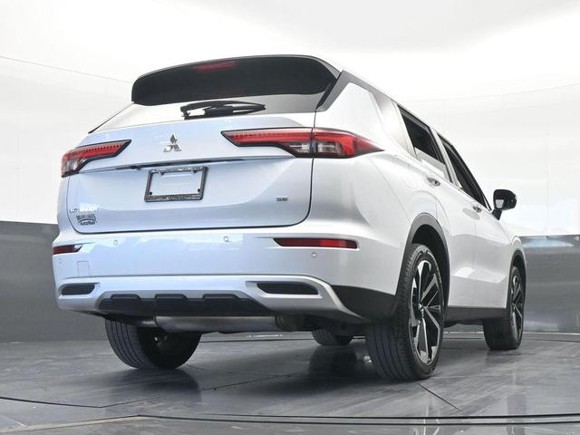 Photo of 2023 White Diamond Mitsubishi Outlander