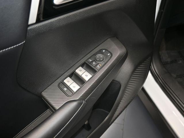 Photo of 2023 White Diamond Mitsubishi Outlander