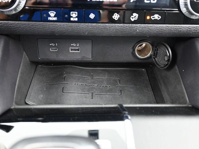 Photo of 2023 White Diamond Mitsubishi Outlander