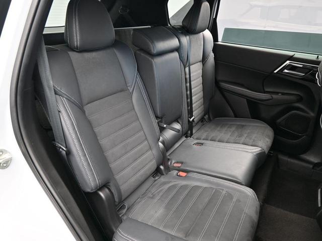 Photo of 2023 White Diamond Mitsubishi Outlander