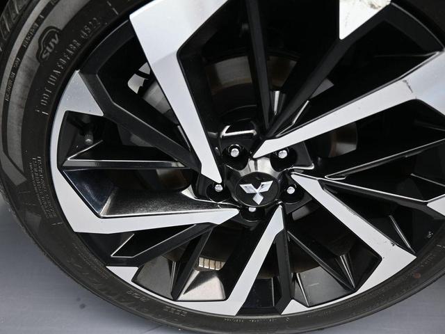 Photo of 2023 White Diamond Mitsubishi Outlander