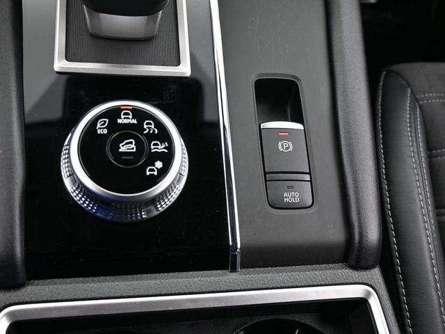Photo of 2023 White Diamond Mitsubishi Outlander