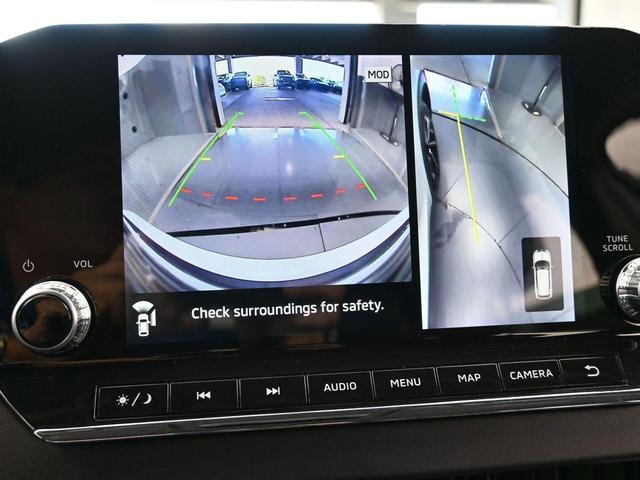 Photo of 2023 White Diamond Mitsubishi Outlander