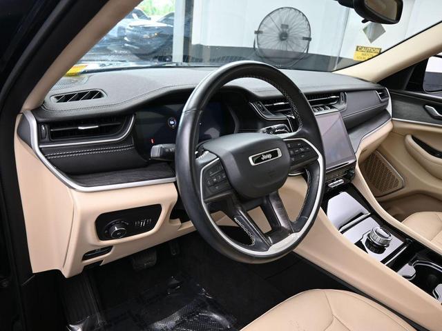 Photo of 2021 Diamond Black Jeep Grand Cherokee L