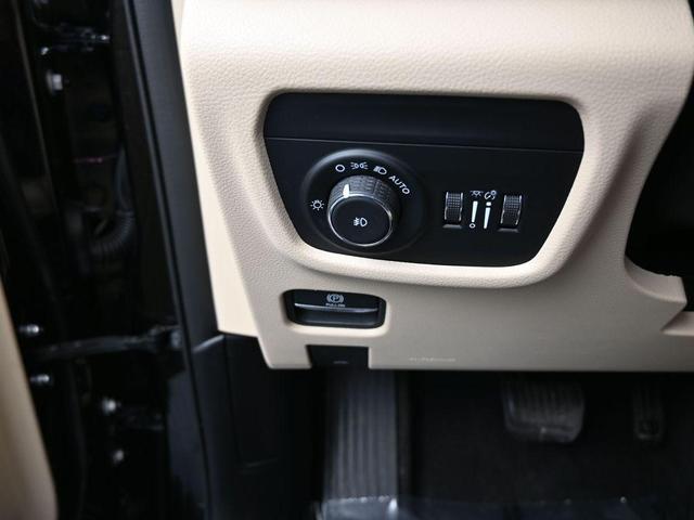 Photo of 2021 Diamond Black Jeep Grand Cherokee L