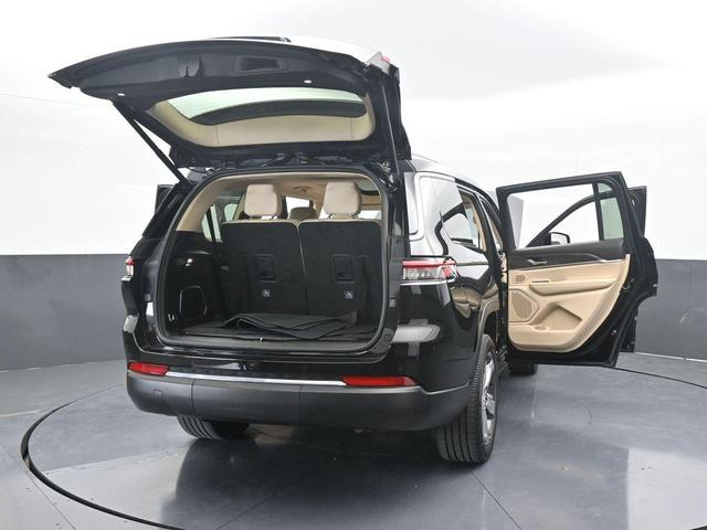 Photo of 2021 Diamond Black Jeep Grand Cherokee L