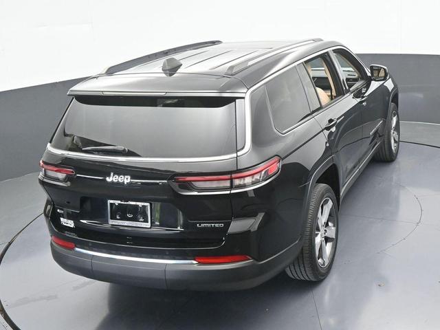 Photo of 2021 Diamond Black Jeep Grand Cherokee L