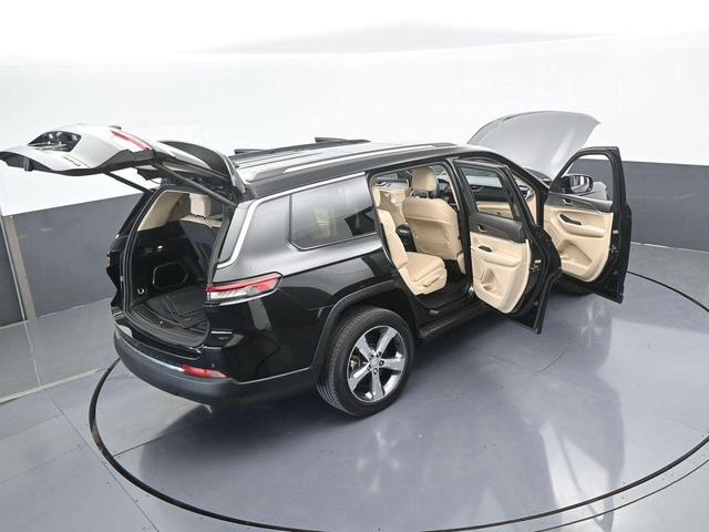 Photo of 2021 Diamond Black Jeep Grand Cherokee L