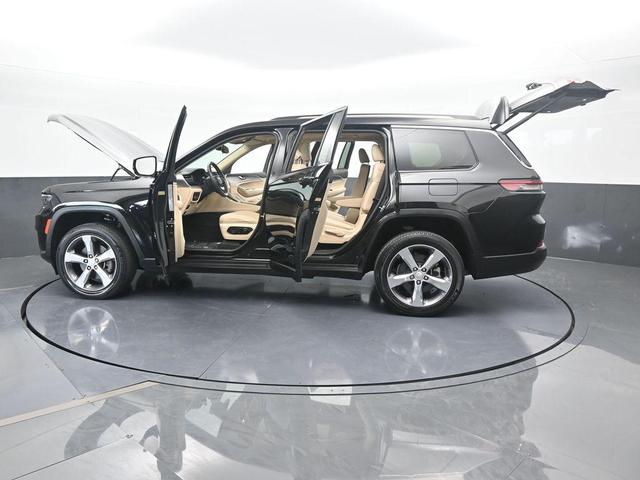 Photo of 2021 Diamond Black Jeep Grand Cherokee L