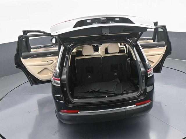 Photo of 2021 Diamond Black Jeep Grand Cherokee L