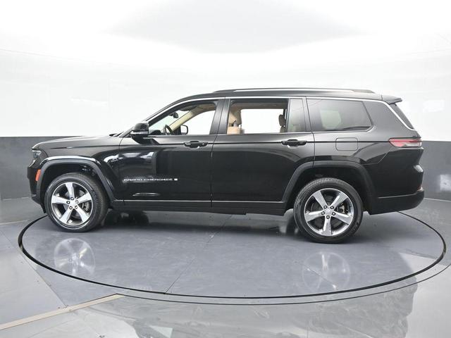 Photo of 2021 Diamond Black Jeep Grand Cherokee L