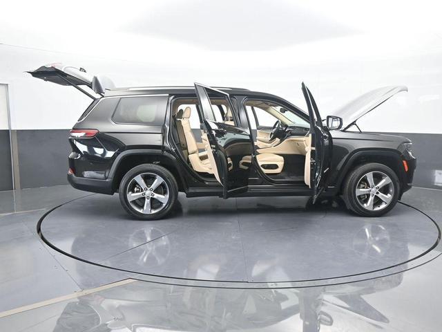 Photo of 2021 Diamond Black Jeep Grand Cherokee L