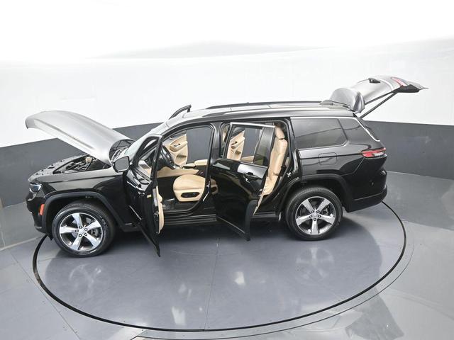 Photo of 2021 Diamond Black Jeep Grand Cherokee L