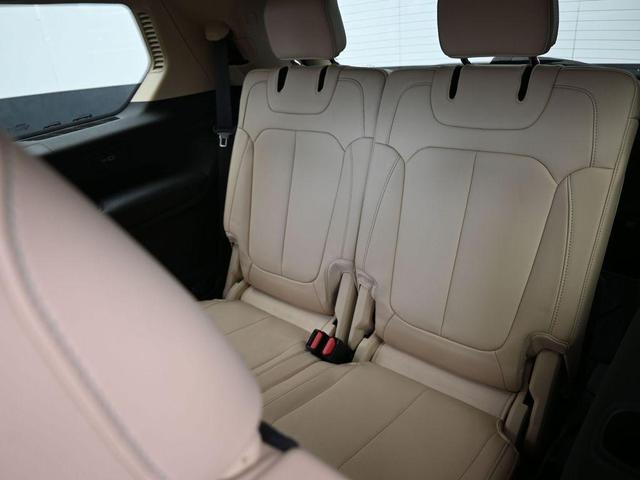 Photo of 2021 Diamond Black Jeep Grand Cherokee L