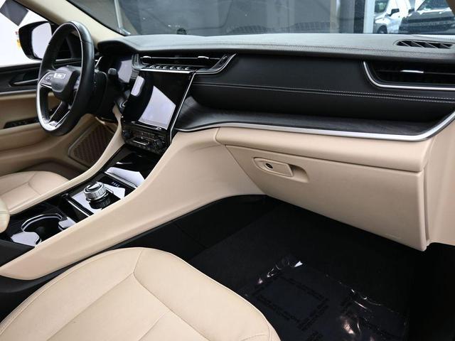 Photo of 2021 Diamond Black Jeep Grand Cherokee L
