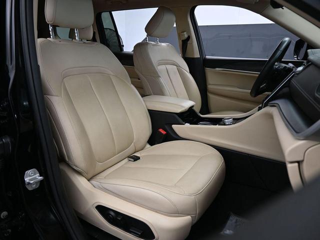 Photo of 2021 Diamond Black Jeep Grand Cherokee L