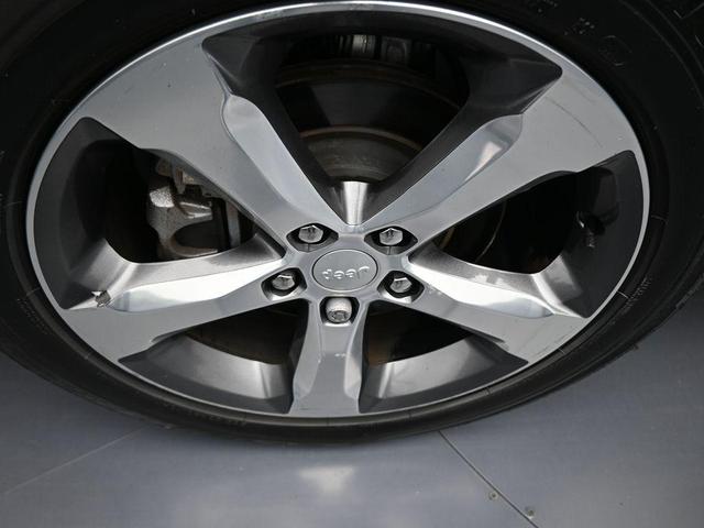 Photo of 2021 Diamond Black Jeep Grand Cherokee L