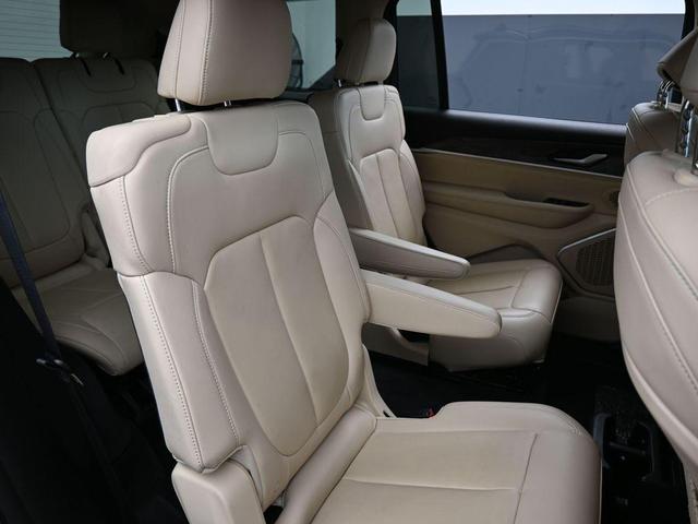 Photo of 2021 Diamond Black Jeep Grand Cherokee L